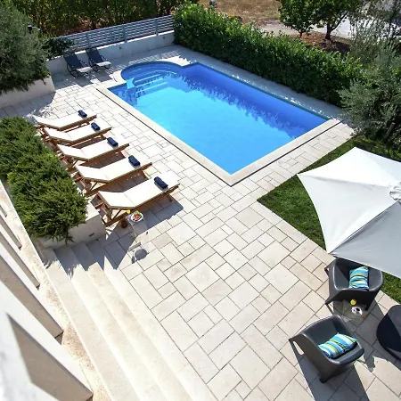Villa In Ka Tel Novi Near