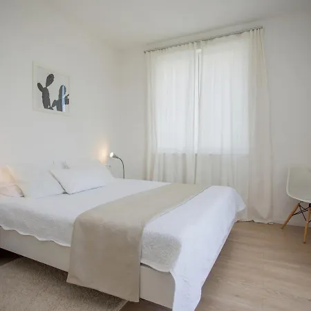 Beautiful 100m From The Sea Kastela