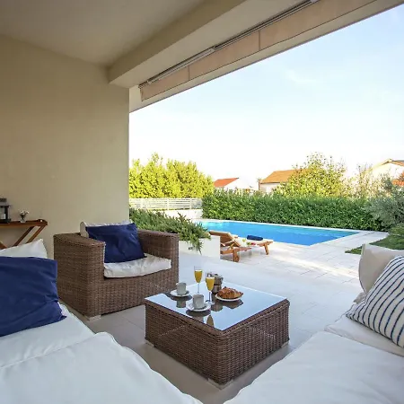 Beautiful 100m From The Sea *