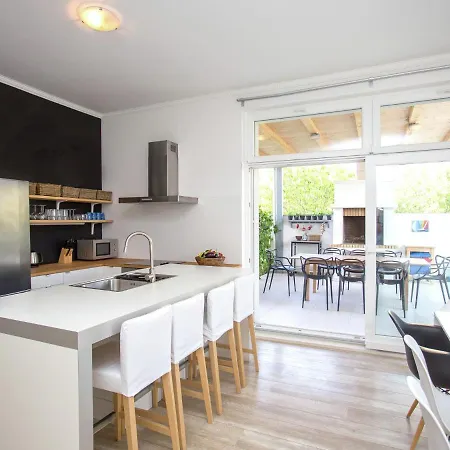 Beautiful 100m From The Sea Villa *