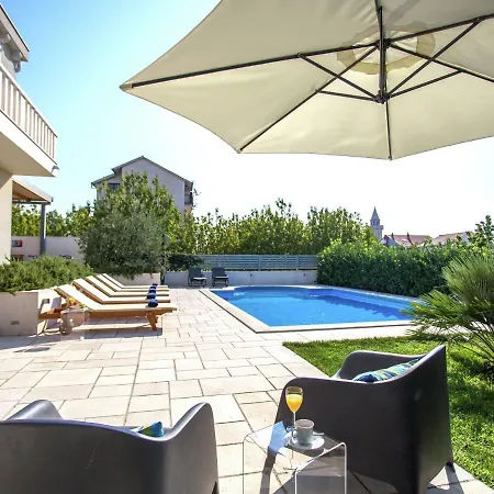 Beautiful 100m From The Sea Villa