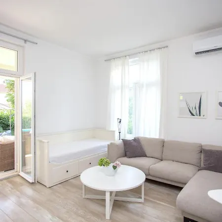 Villa Beautiful 100m From The Sea Kastela