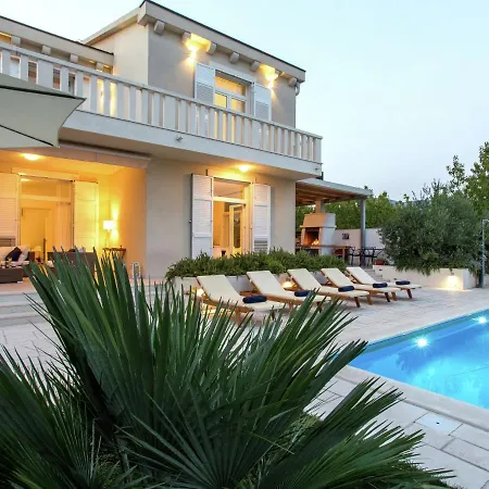 Beautiful 100m From The Sea Kastela